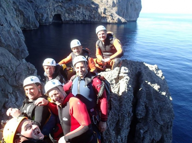  préparé pour le coasteering 